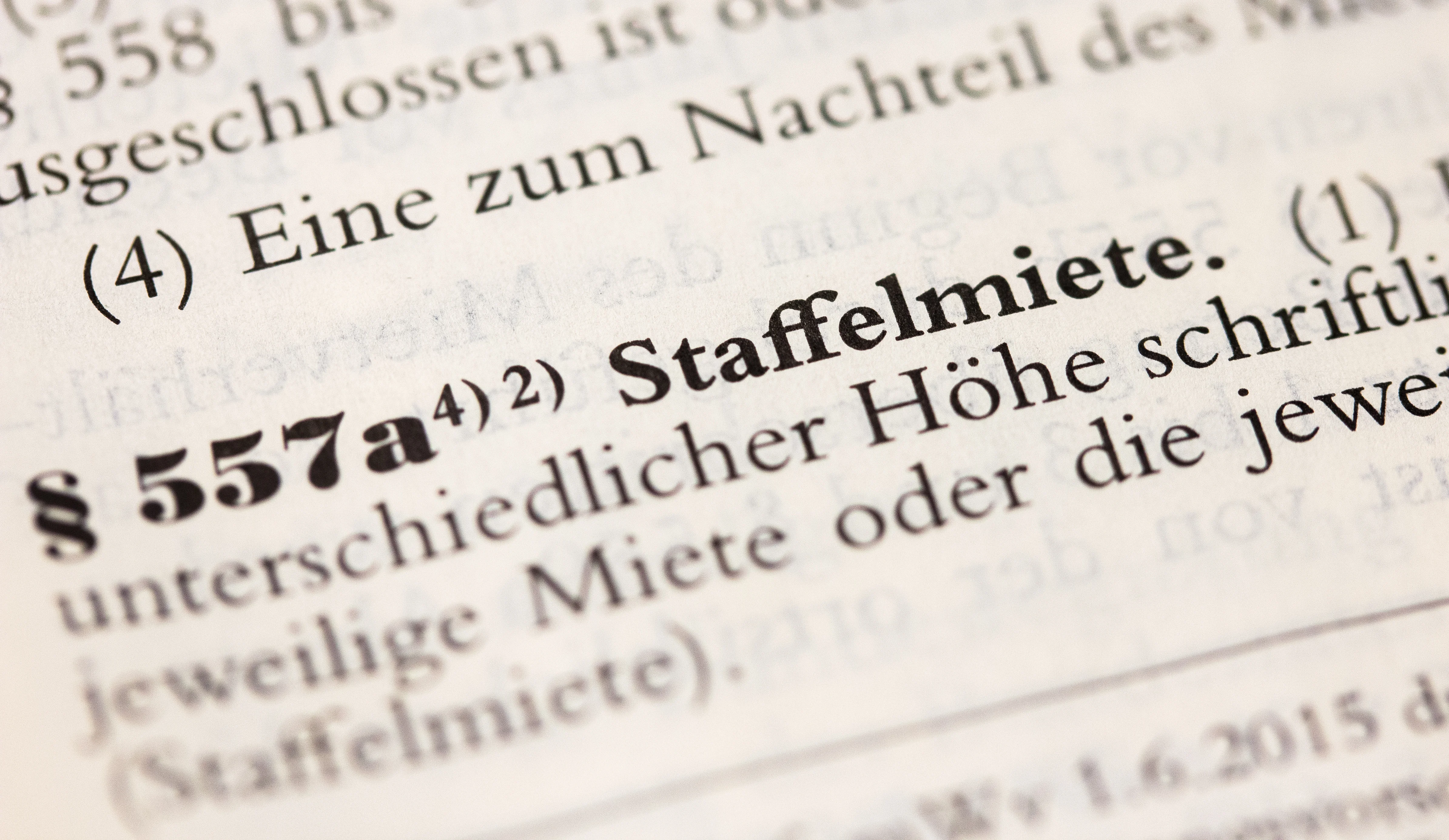 Versteckte Preistreiber im Mietvertrag: Wie Sie eine unzulässige Staffelmiete enttarnen