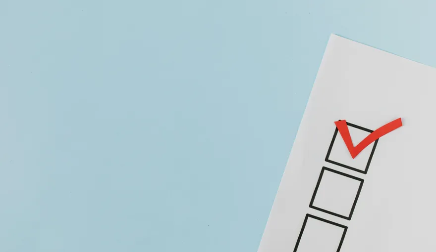 Checkliste zur Kündigung eines Mietvertrags – symbolisches Bild für Mietwohnung kündigen, Kündigungsfristen und rechtssichere Beendigung des Mietverhältnisses.