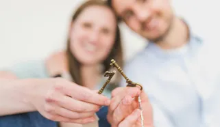 Mietkaution bei WGs und Paaren: Wer zahlt, wer haftet, was sollte im Vertrag stehen